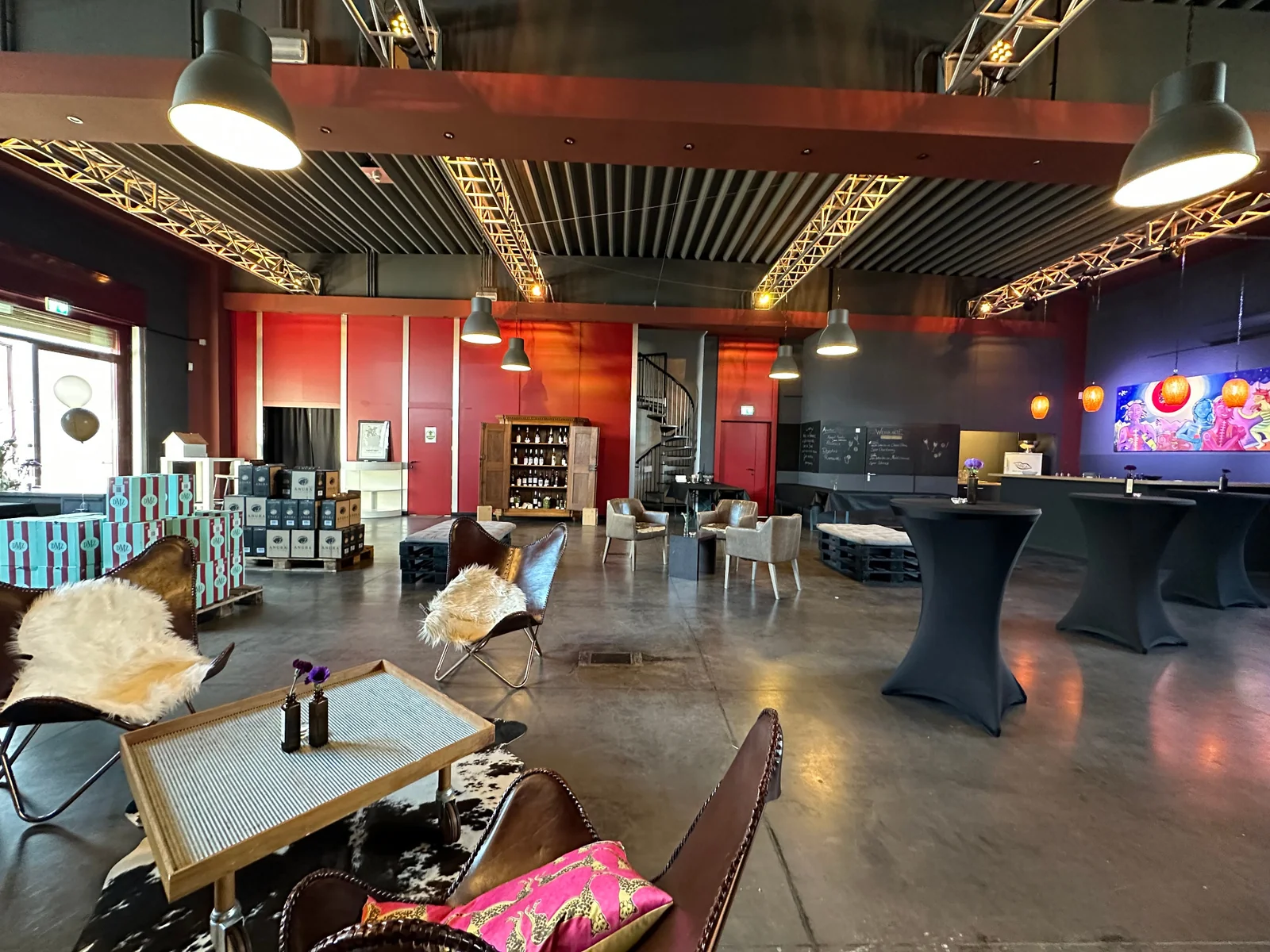 Flexible Eventfläche der ISANGA Lounge Augsburg