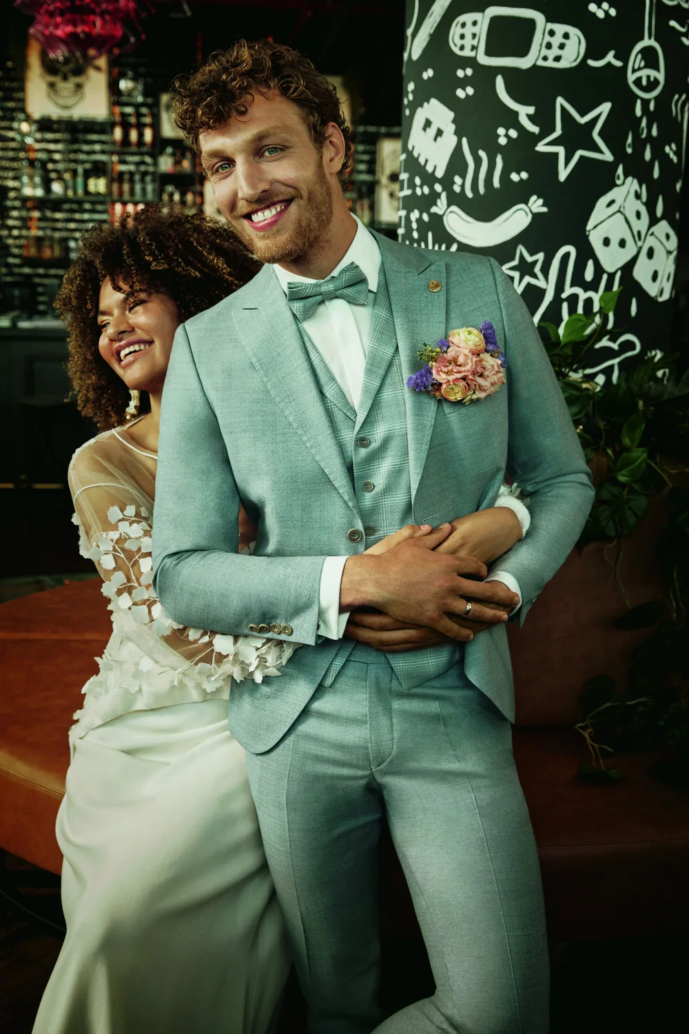 Hochzeitsanzug und Bräutigam-Look von Modehaus Barbara Hintermair